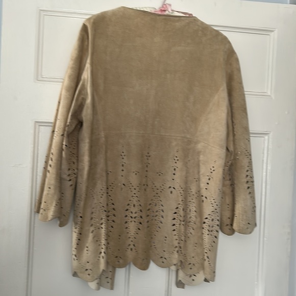 Denier genuine, leather, timeless, layering top. Unlined colour is Sand. Size M - Picture 3 of 10